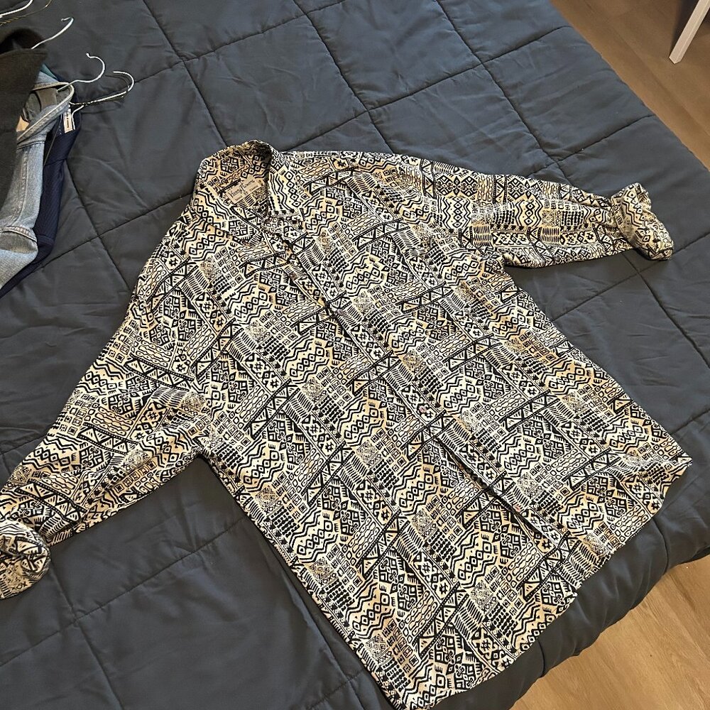 Mens casual long sleeve. Super comfortable. Used but great condition